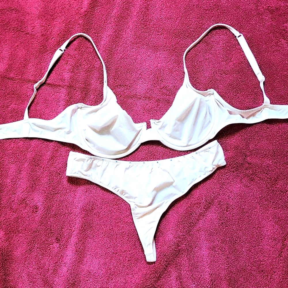University Club Under Wire bra (34B) and Thong (M)